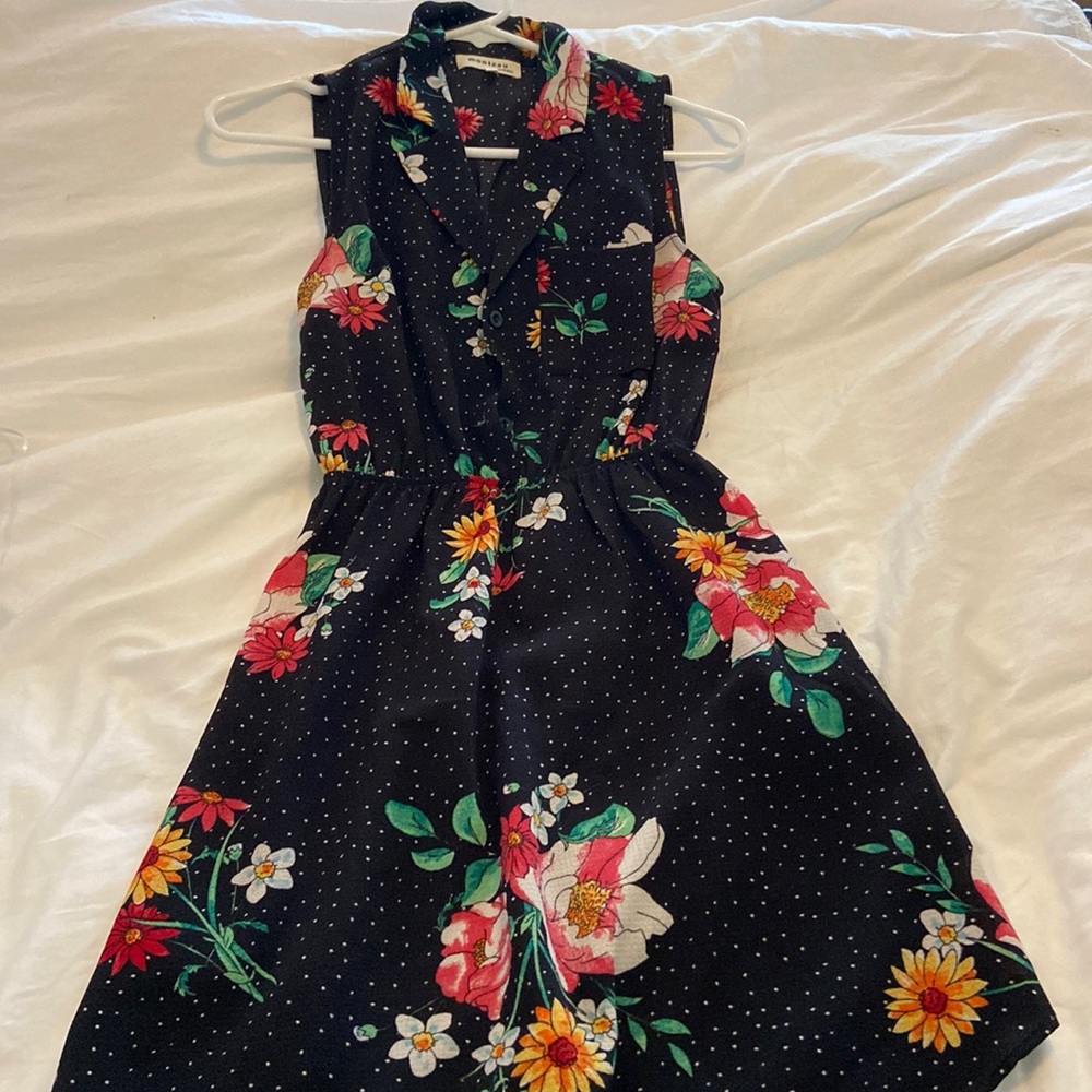 Lightly worn dress from monteau. Size small.